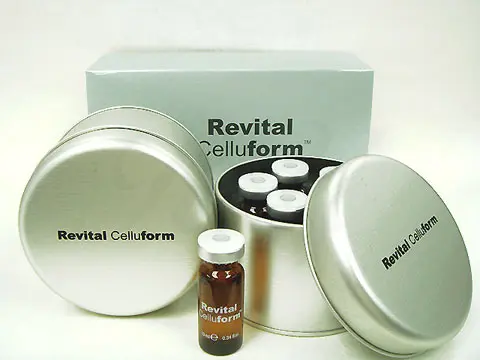 脂肪やセルライト治療に用いられる薬剤「Revital Celluform」の箱と丸型メタルケース、その中に並んだガラスバイアルが写っている商品写真